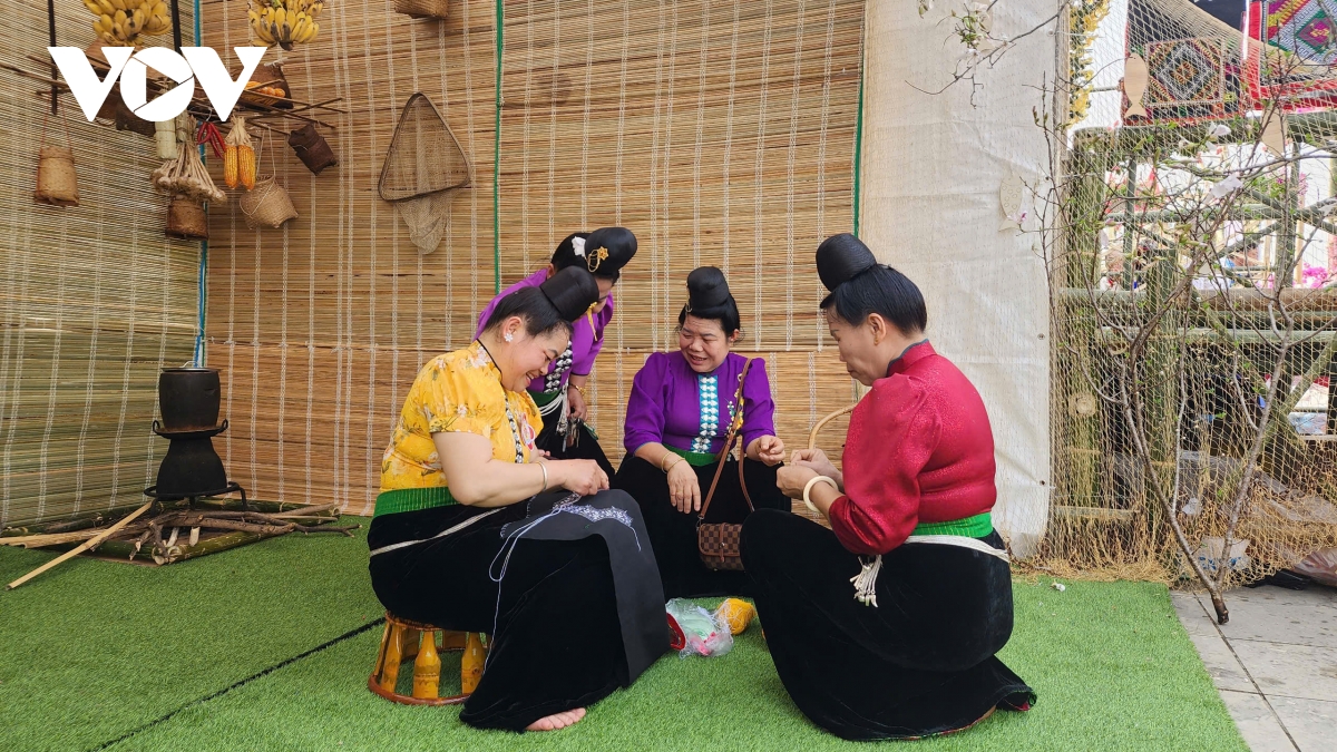 khan pieu net dac trung van hoa cua nguoi thai tay bac hinh anh 8