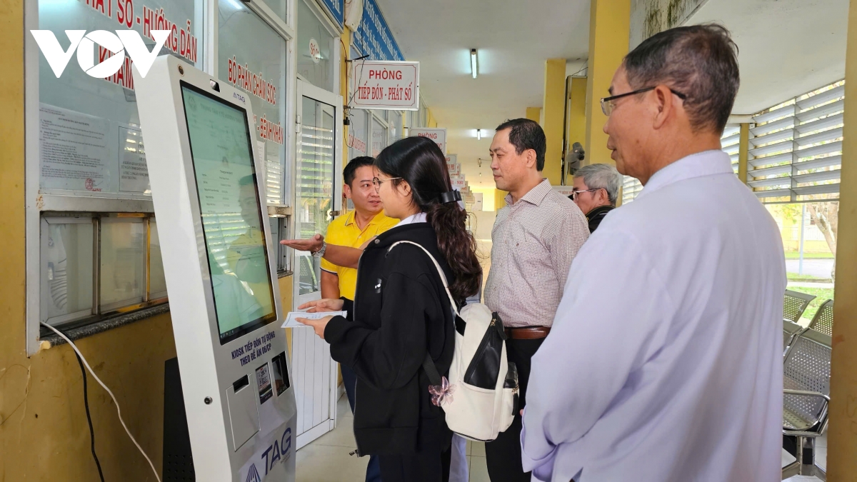 thành phố huế đưa vào vận hành ki ốt thông minh ở tuyến y tế cơ cở hình ảnh 2 thanh pho hue dua vao van hanh ki ot thong minh o tuyen y te co co hinh anh 2