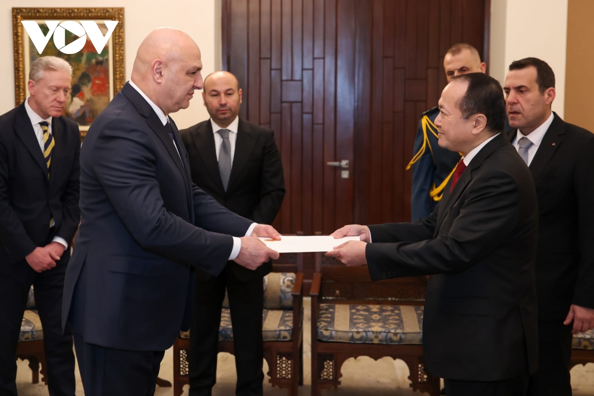 Đại sứ Nguyễn Huy Dũng trình Quốc thư lên Tổng thống Lebanon