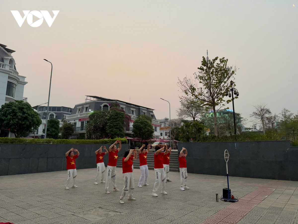 những người cao tuổi yêu thể thao nơi phố núi sơn la hình ảnh 1 nhung nguoi cao tuoi yeu the thao noi pho nui son la hinh anh 1