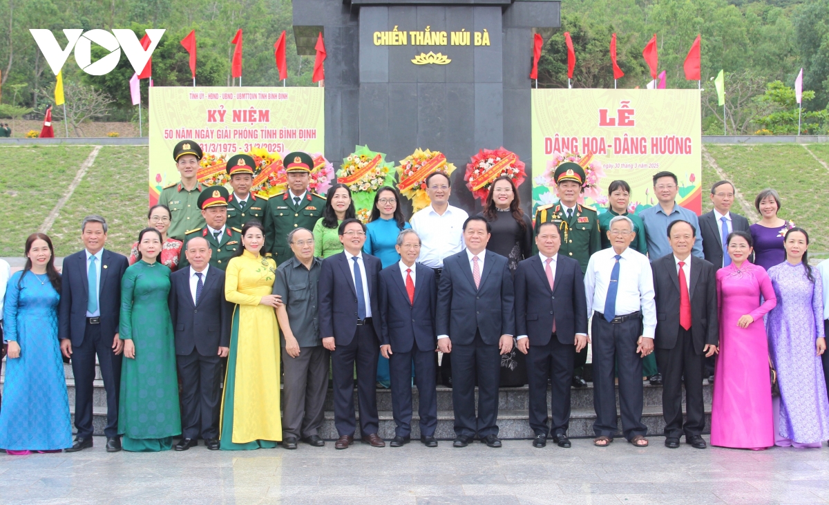 Ông nguyễn trọng nghĩa dâng hương tại tượng đài chiến thắng núi bà, bình Định hình ảnh 5 Ong nguyen trong nghia dang huong tai tuong dai chien thang nui ba, binh Dinh hinh anh 5