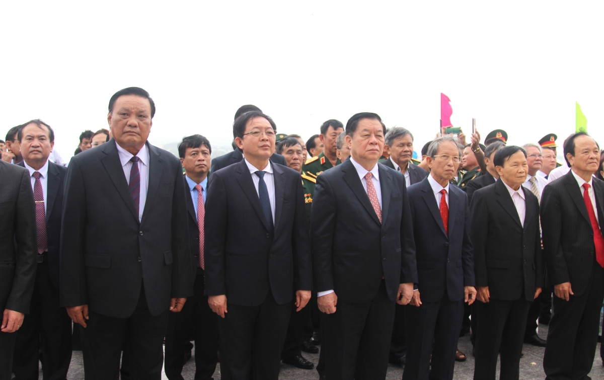 Ông nguyễn trọng nghĩa dâng hương tại tượng đài chiến thắng núi bà, bình Định hình ảnh 1 Ong nguyen trong nghia dang huong tai tuong dai chien thang nui ba, binh Dinh hinh anh 1