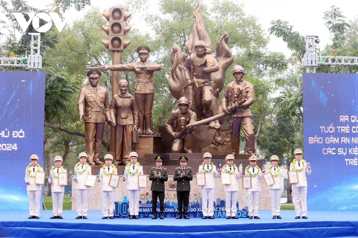 cong an tp ha noi tuyen duong guong mat tre tieu bieu hinh anh 2