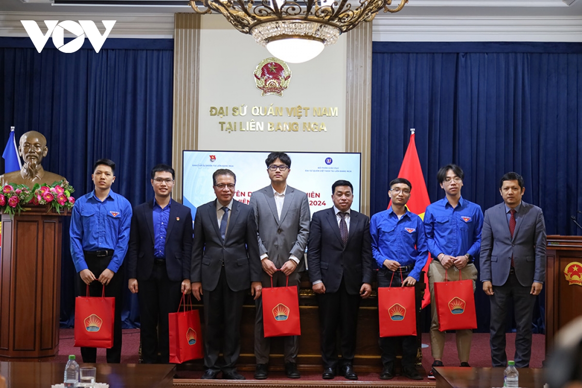 Dai su viet nam tai nga doi thoai voi thanh nien, sinh vien hinh anh 2