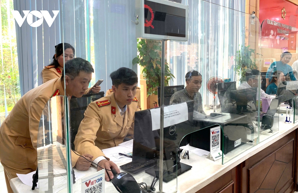 tp huế sau khi sắp xếp bộ máy người dân làm thủ tục hành chính vẫn nhanh, gọn hình ảnh 2 tp hue sau khi sap xep bo may nguoi dan lam thu tuc hanh chinh van nhanh, gon hinh anh 2