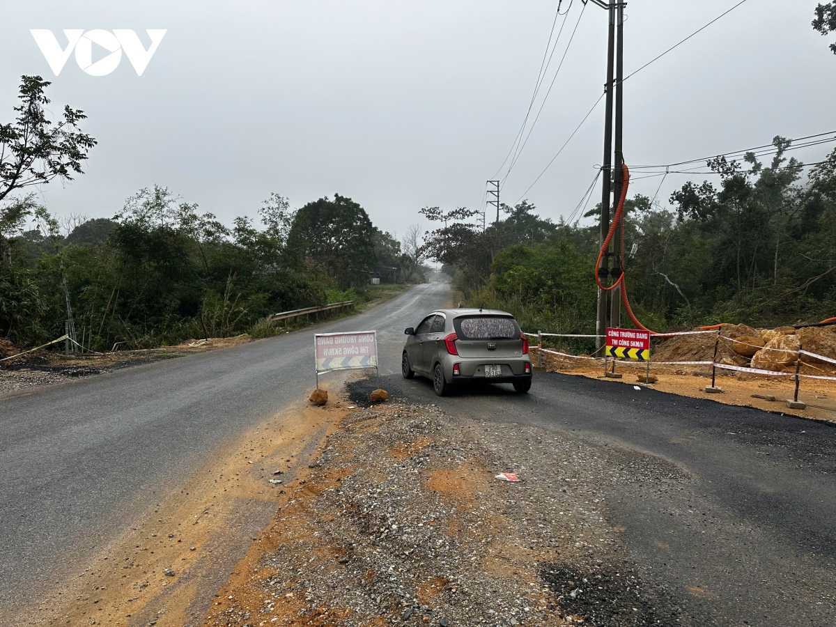 4 năm chưa thi công xong tuyến đường dài 9,5 km ở quảng ninh hình ảnh 2 4 nam chua thi cong xong tuyen duong dai 9,5 km o quang ninh hinh anh 2