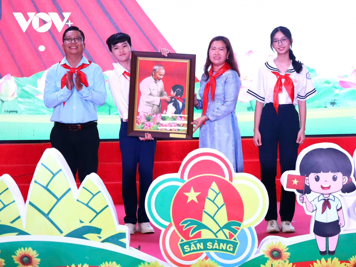tuyên dương 200 đội viên xuất sắc tại cần thơ hình ảnh 3 tuyen duong 200 doi vien xuat sac tai can tho hinh anh 3