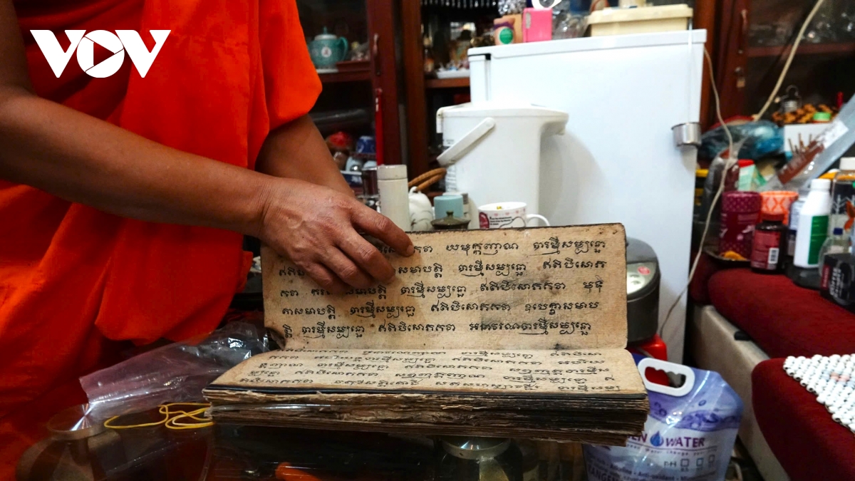 chuyện bảo tồn kinh sách cổ khmer khắc trên lá hơn trăm năm tuổi hình ảnh 4 chuyen bao ton kinh sach co khmer khac tren la hon tram nam tuoi hinh anh 4