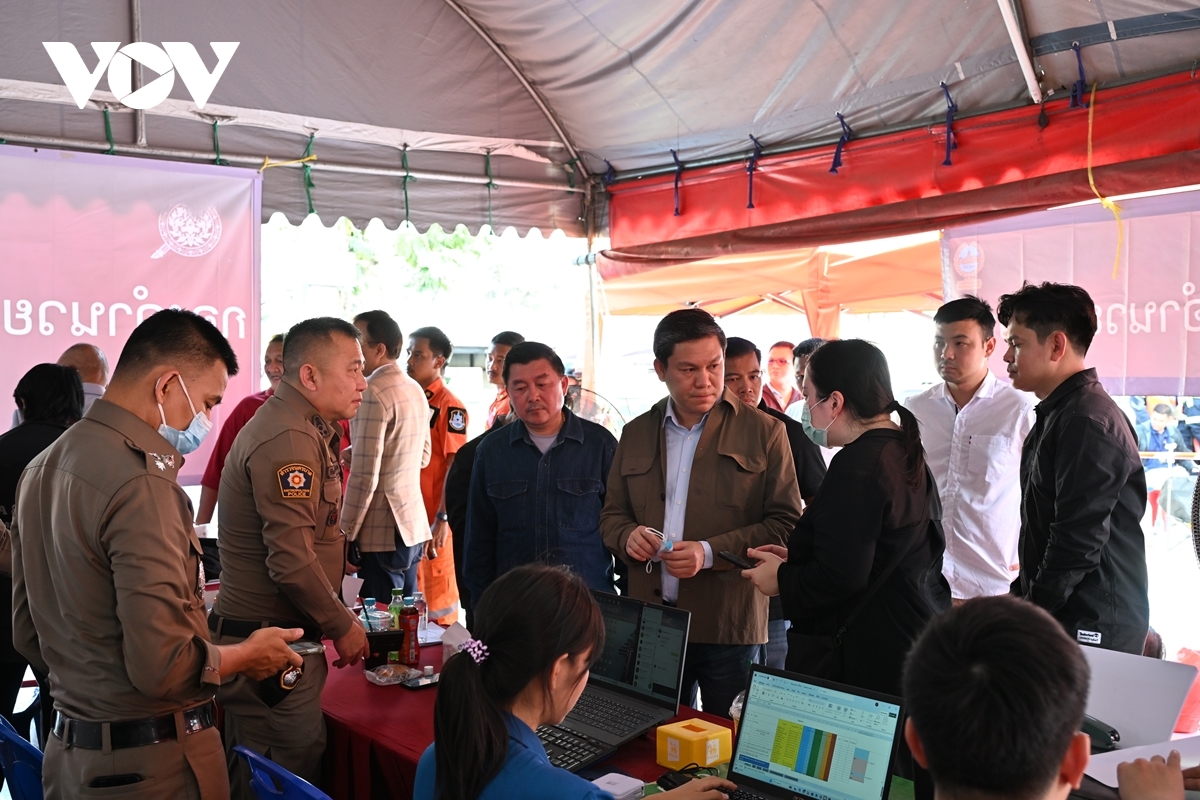 công tác cứu hộ khẩn trương tại hiện trường sập tòa nhà 30 tầng ở bangkok hình ảnh 4 cong tac cuu ho khan truong tai hien truong sap toa nha 30 tang o bangkok hinh anh 4