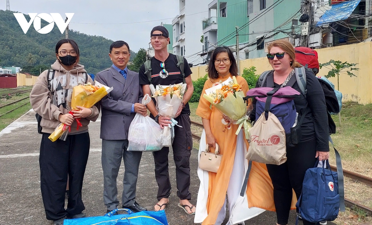 binh Dinh to chuc cac tour du lich bang tau hoa mien phi trong ngay le lon hinh anh 2 binh Dinh to chuc cac tour du lich bang tau hoa mien phi trong ngay le lon hinh anh 2