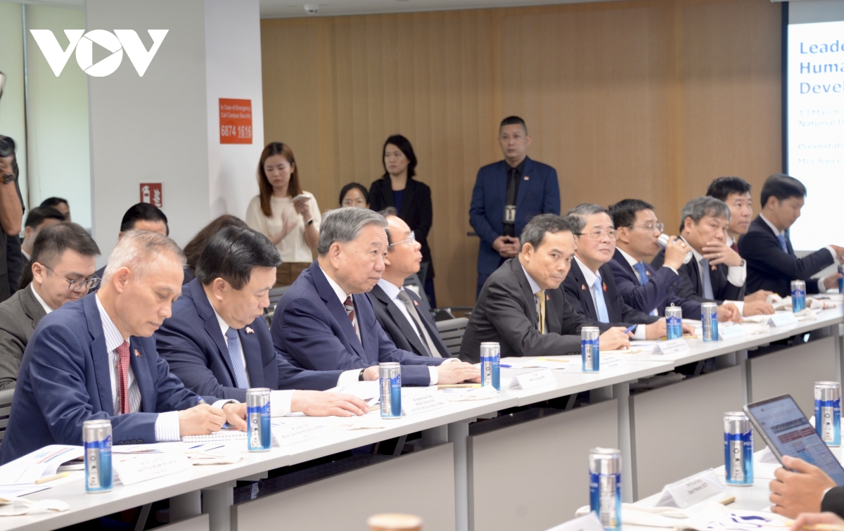 Tổng Bí thư Tô Lâm thăm cảng biển và Đại học Quốc gia Singapore