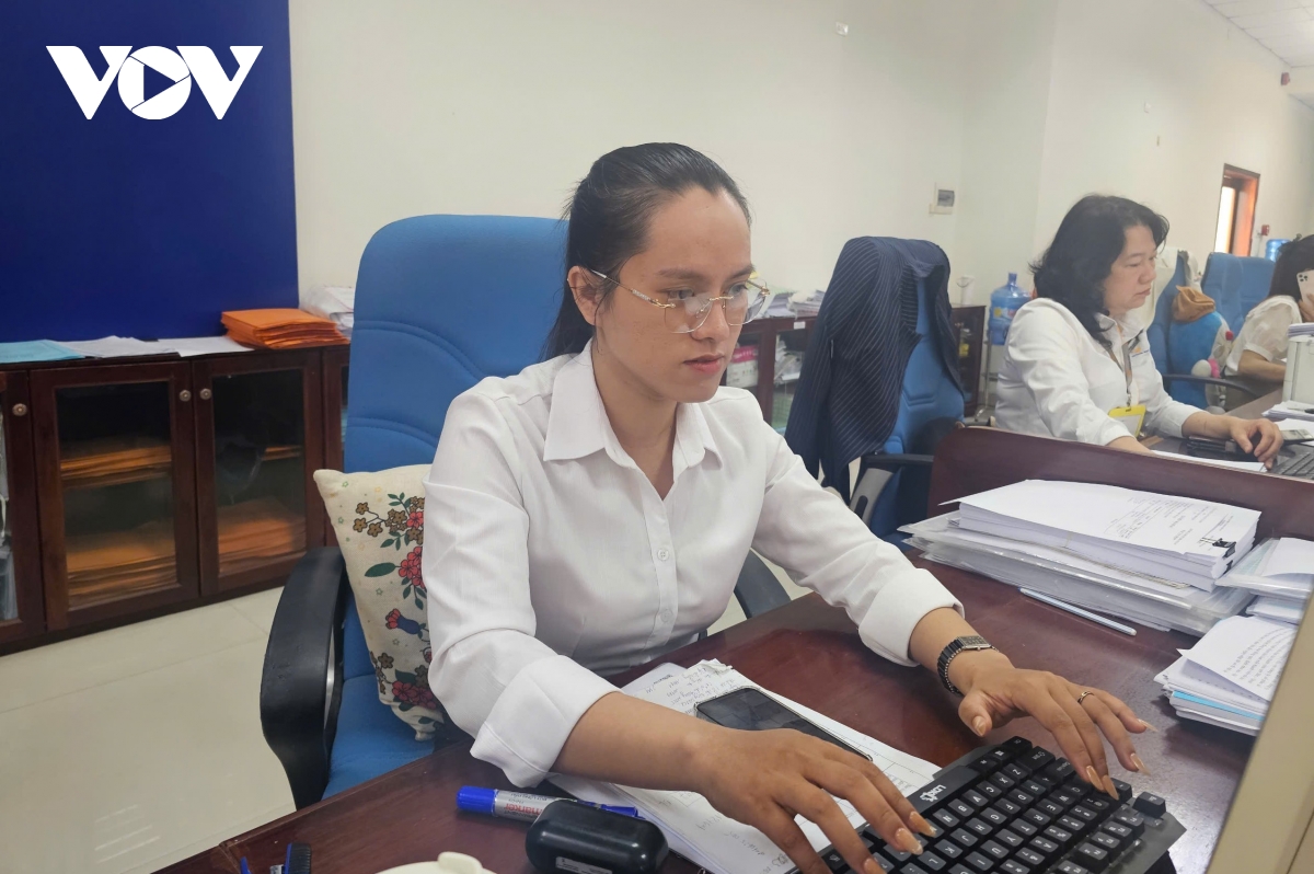 các sở, ngành mới ở bình Định làm hết việc chứ không hết giờ hình ảnh 2 cac so, nganh moi o binh Dinh lam het viec chu khong het gio hinh anh 2