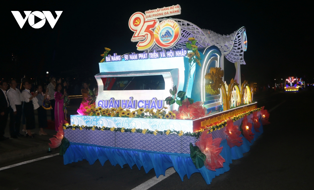 hội thi diễu hành xe hoa và thuyền hoa chào mừng 50 năm ngày giải phóng Đà nẵng hình ảnh 2 hoi thi dieu hanh xe hoa va thuyen hoa chao mung 50 nam ngay giai phong Da nang hinh anh 2