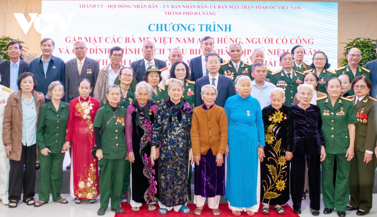 Đà nẵng gặp mặt mẹ việt nam anh hùng, người có công, gia đình chính sách hình ảnh 6 Da nang gap mat me viet nam anh hung, nguoi co cong, gia dinh chinh sach hinh anh 6