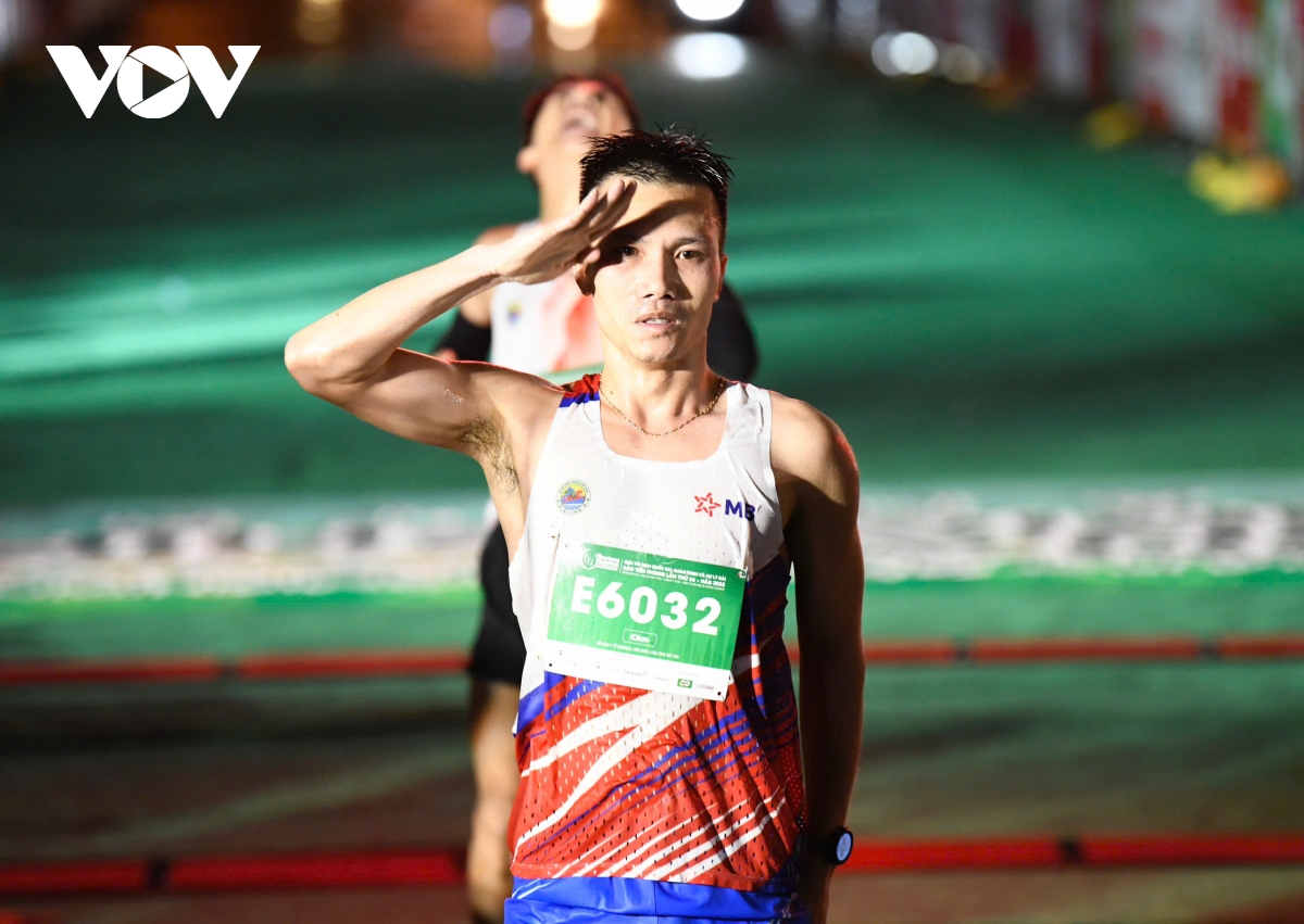 Đỗ quốc luật lập kỷ lục vô tiền khoáng hậu ở tiền phong marathon 2025 hình ảnh 1 Do quoc luat lap ky luc vo tien khoang hau o tien phong marathon 2025 hinh anh 1