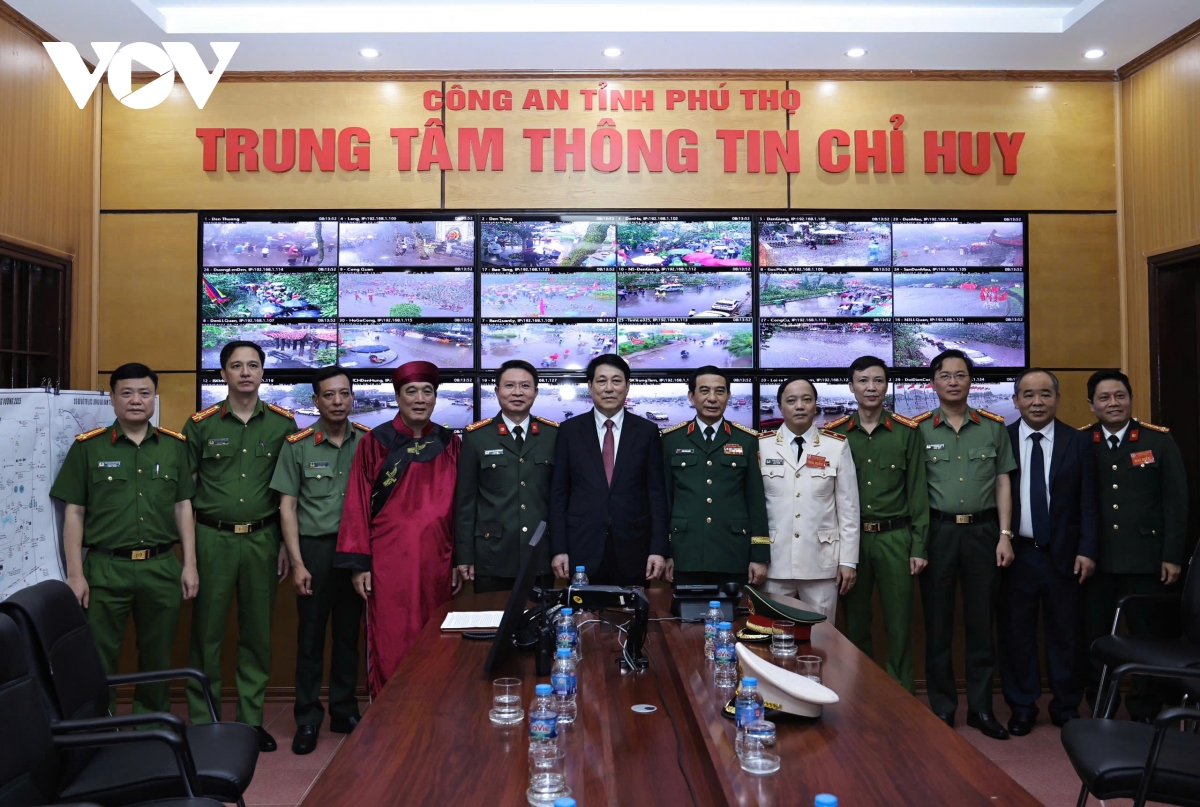 chủ tịch nước lương cường thăm cán bộ chiến sỹ công an tỉnh phú thọ hình ảnh 1 chu tich nuoc luong cuong tham can bo chien sy cong an tinh phu tho hinh anh 1
