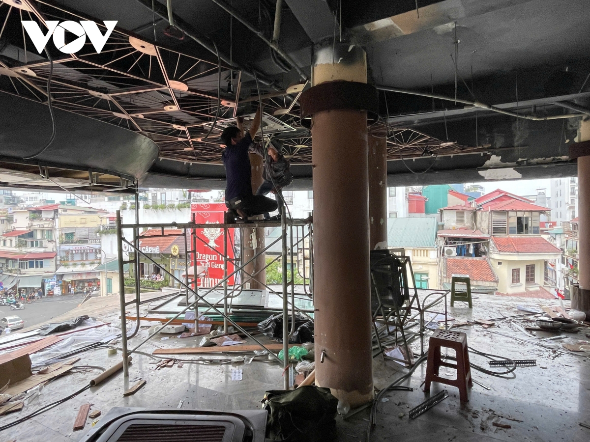 tất bật di dời đồ đạc bên trong toà nhà hàm cá mập để chuẩn bị tháo dỡ hình ảnh 11 tat bat di doi do dac ben trong toa nha ham ca map de chuan bi thao do hinh anh 11