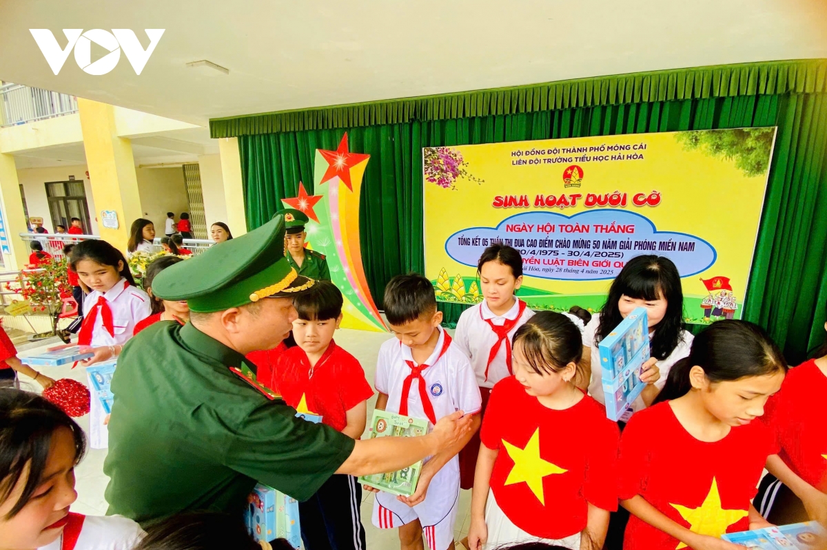 quảng ninh rực rỡ cờ hoa chào mừng 50 năm ngày giải phóng miền nam, thống nhất đất nước hình ảnh 11 quang ninh ruc ro co hoa chao mung 50 nam ngay giai phong mien nam, thong nhat dat nuoc hinh anh 11