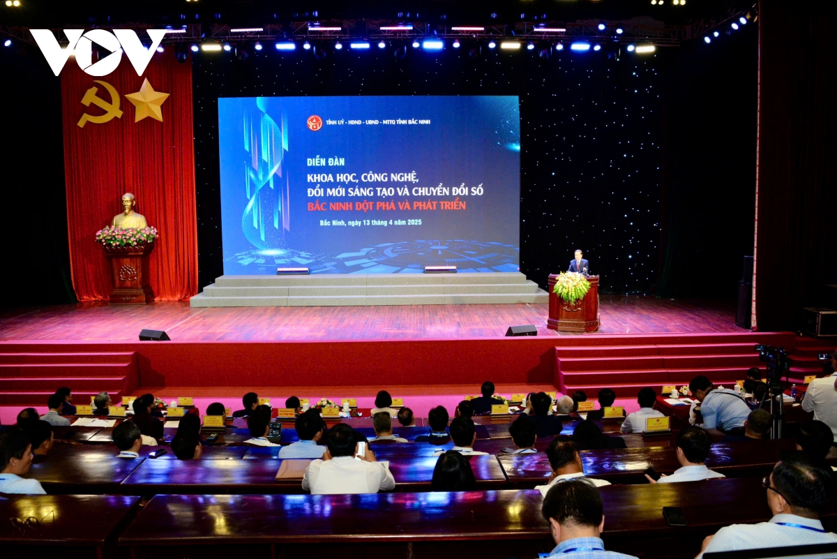 chủ tịch quốc hội tỉnh bắc ninh cần hỗ trợ doanh nghiệp chuyển đổi số hình ảnh 1 chu tich quoc hoi tinh bac ninh can ho tro doanh nghiep chuyen doi so hinh anh 1
