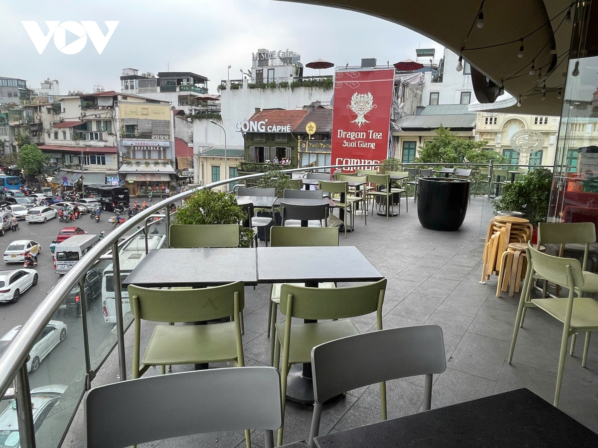 tất bật di dời đồ đạc bên trong toà nhà hàm cá mập để chuẩn bị tháo dỡ hình ảnh 13 tat bat di doi do dac ben trong toa nha ham ca map de chuan bi thao do hinh anh 13