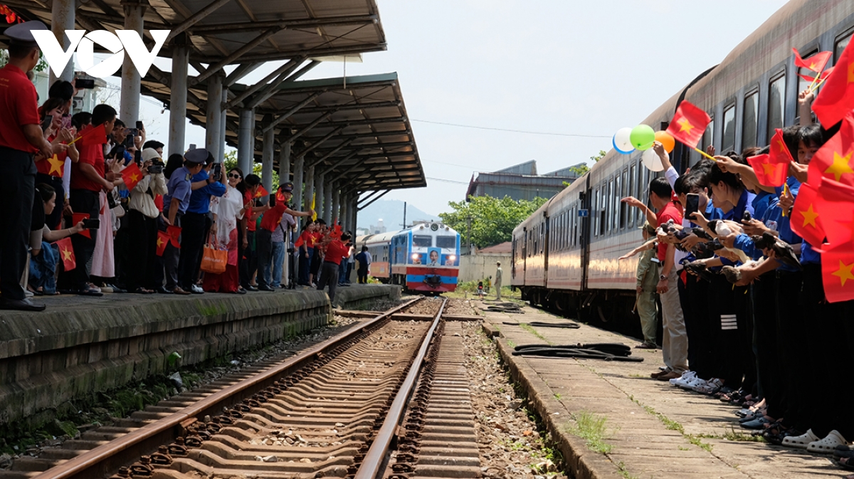 xúc động không khí sum họp 2 miền nam - bắc tại ga Đà nẵng hình ảnh 6 xuc dong khong khi sum hop 2 mien nam - bac tai ga Da nang hinh anh 6
