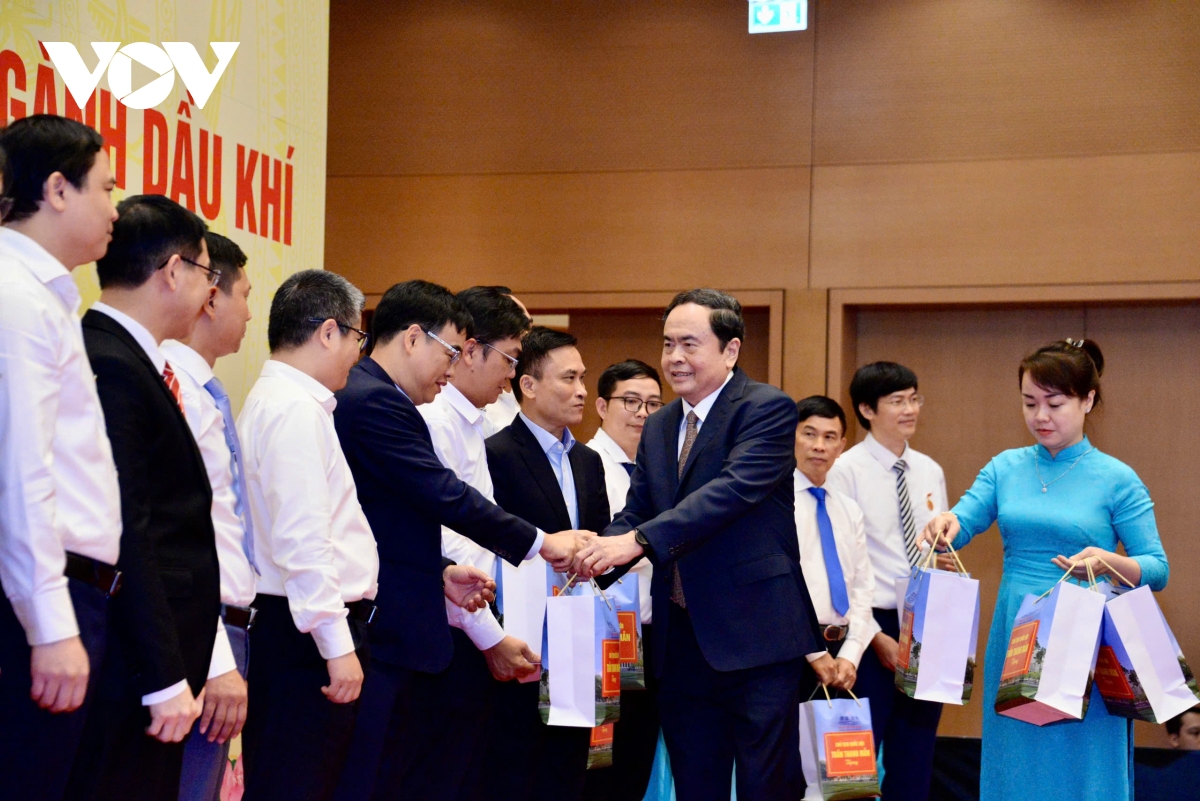 chu tich quoc hoi nganh dau khi phat huy truyen thong cua nguoi di tim lua hinh anh 2
