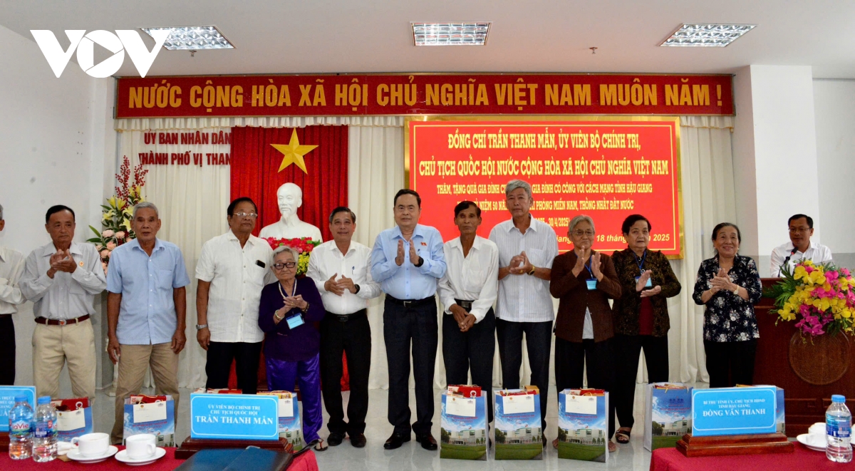 chủ tịch quốc hội tiếp xúc cử tri tại tỉnh hậu giang hình ảnh 4 chu tich quoc hoi tiep xuc cu tri tai tinh hau giang hinh anh 4