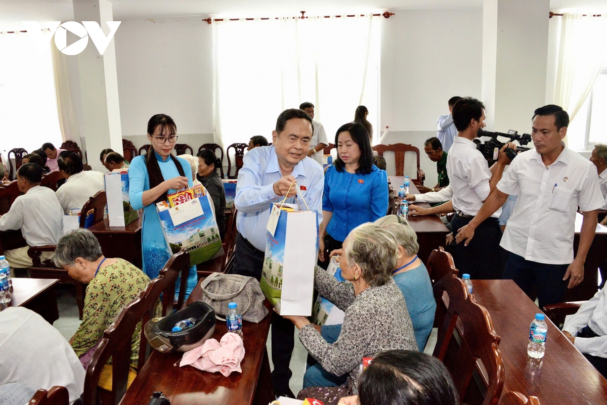 chu tich quoc hoi tiep xuc cu tri tai tinh hau giang hinh anh 5