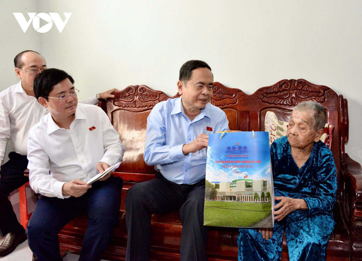 chủ tịch quốc hội tiếp xúc cử tri tại tỉnh hậu giang hình ảnh 6 chu tich quoc hoi tiep xuc cu tri tai tinh hau giang hinh anh 6