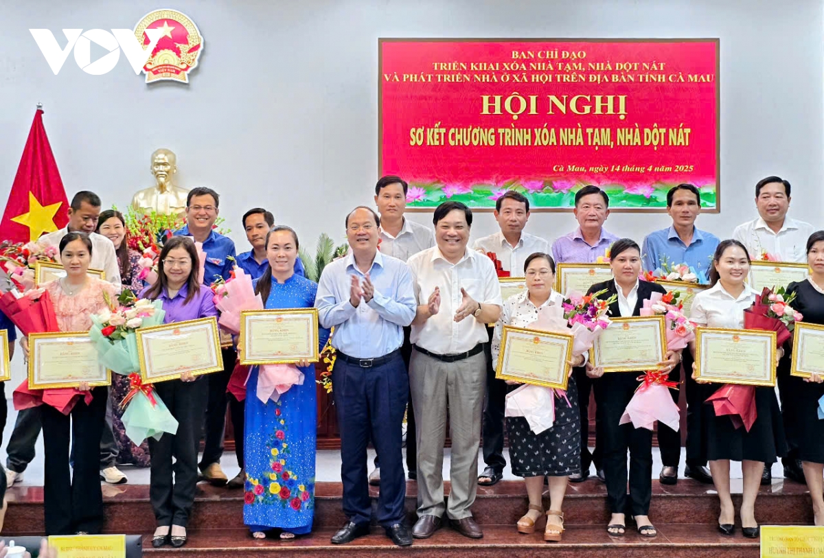 bí thư tỉnh ủy cà mau khen cấp huyện tâm tư nhưng làm tốt xóa nhà tạm hình ảnh 1 bi thu tinh uy ca mau khen cap huyen tam tu nhung lam tot xoa nha tam hinh anh 1