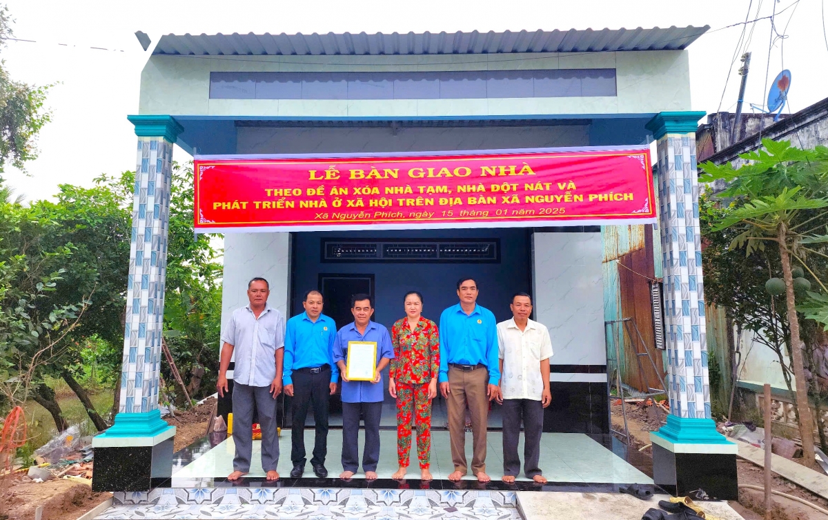 xóa nhà tạm - người dân cà mau cho nhau mượn đất xây nhà hình ảnh 1 xoa nha tam - nguoi dan ca mau cho nhau muon dat xay nha hinh anh 1