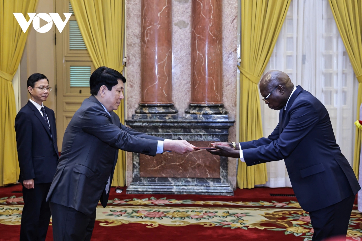 chủ tịch nước lương cường tiếp 4 Đại sứ đến trình quốc thư hình ảnh 7 chu tich nuoc luong cuong tiep 4 Dai su den trinh quoc thu hinh anh 7