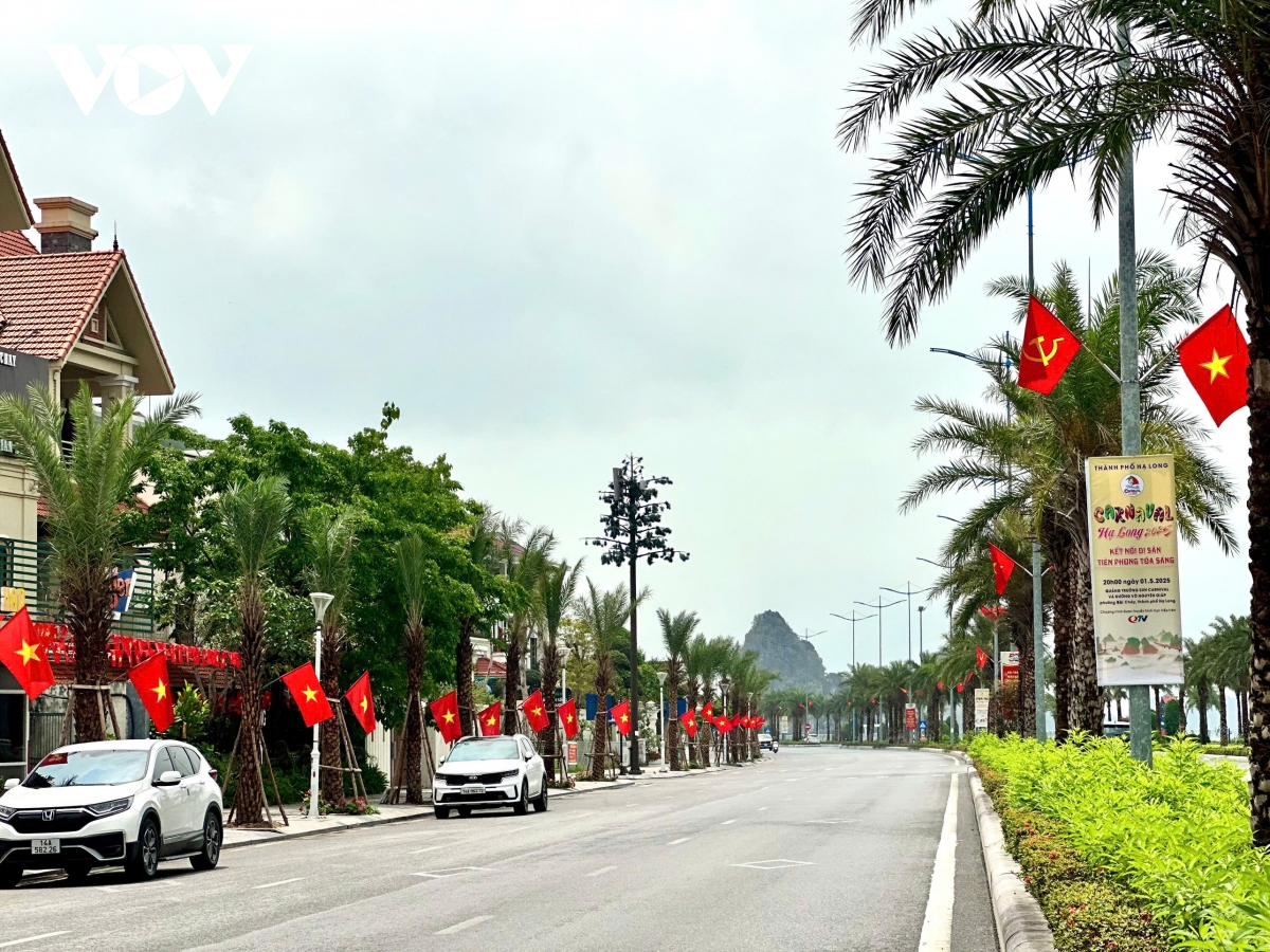 quảng ninh rực rỡ cờ hoa chào mừng 50 năm ngày giải phóng miền nam, thống nhất đất nước hình ảnh 2 quang ninh ruc ro co hoa chao mung 50 nam ngay giai phong mien nam, thong nhat dat nuoc hinh anh 2