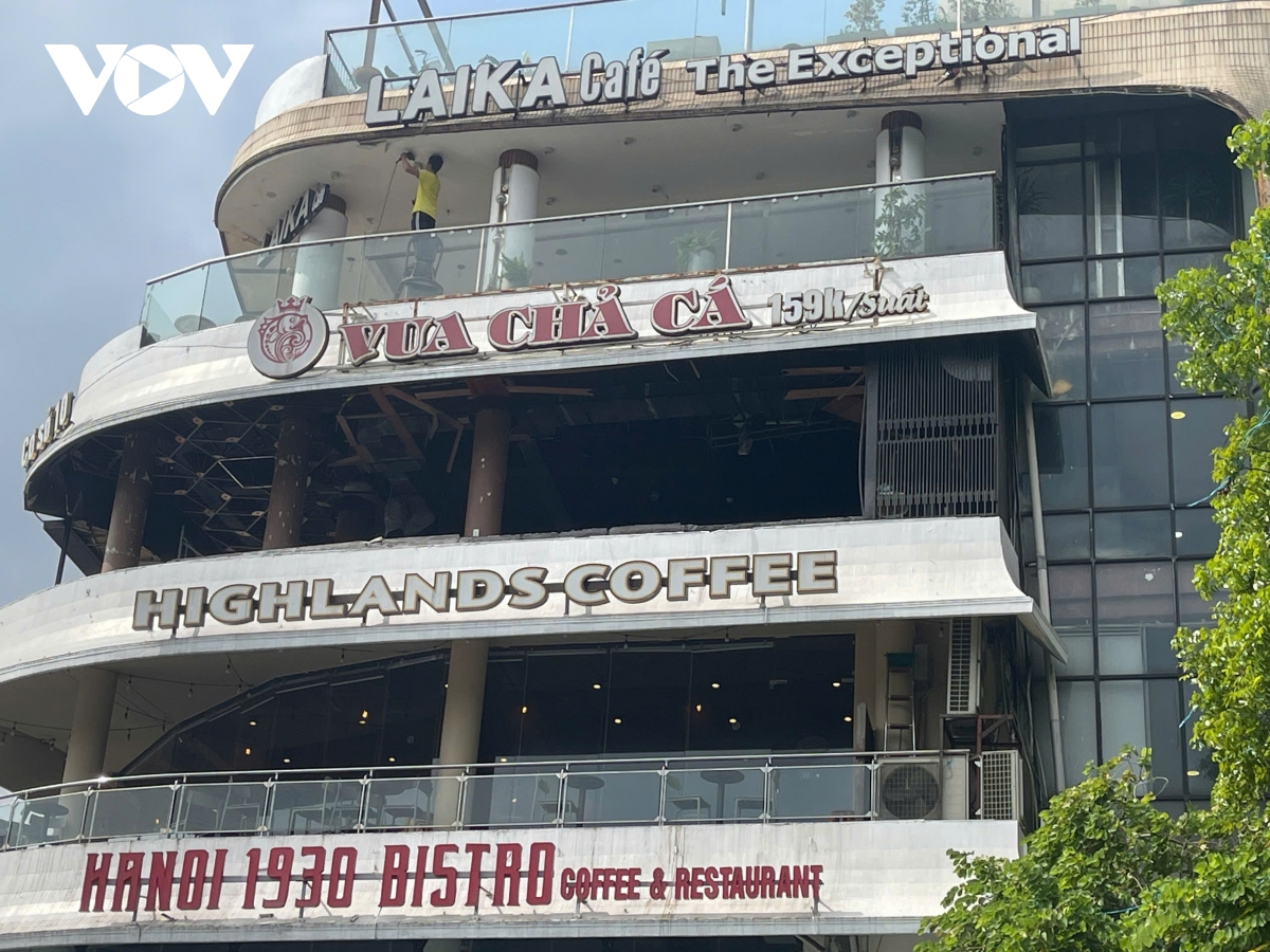tất bật di dời đồ đạc bên trong toà nhà hàm cá mập để chuẩn bị tháo dỡ hình ảnh 2 tat bat di doi do dac ben trong toa nha ham ca map de chuan bi thao do hinh anh 2