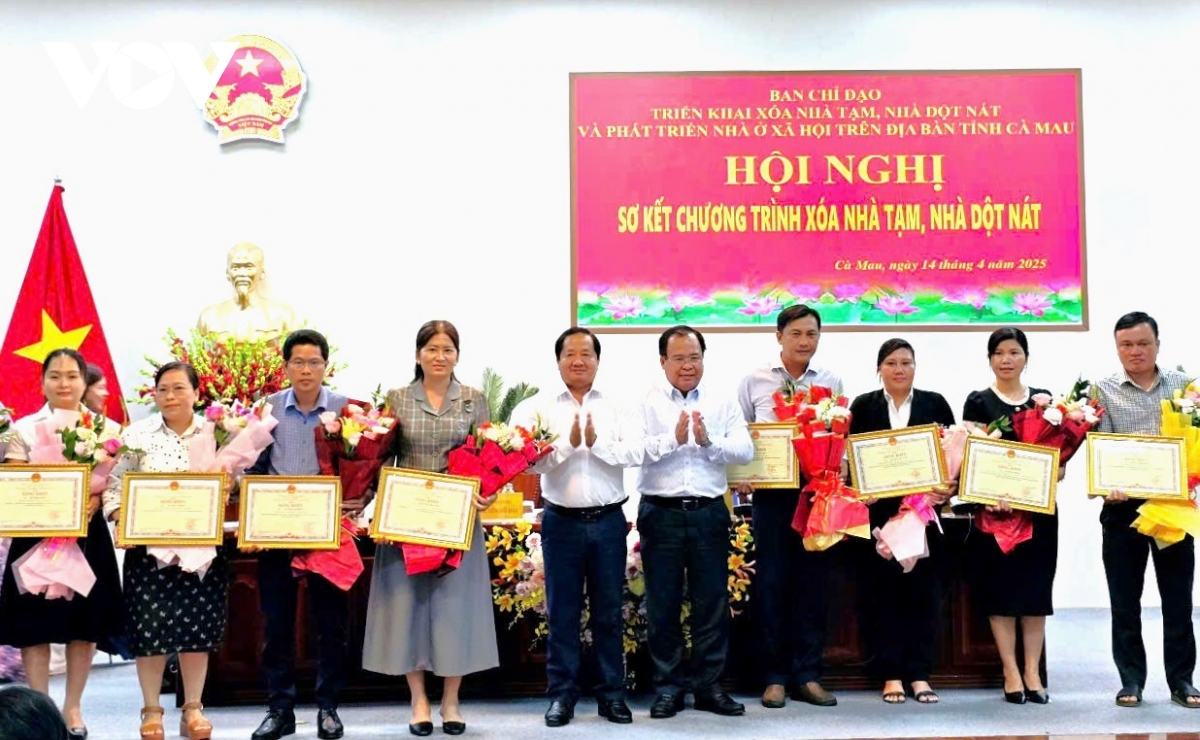 bí thư tỉnh ủy cà mau khen cấp huyện tâm tư nhưng làm tốt xóa nhà tạm hình ảnh 3 bi thu tinh uy ca mau khen cap huyen tam tu nhung lam tot xoa nha tam hinh anh 3