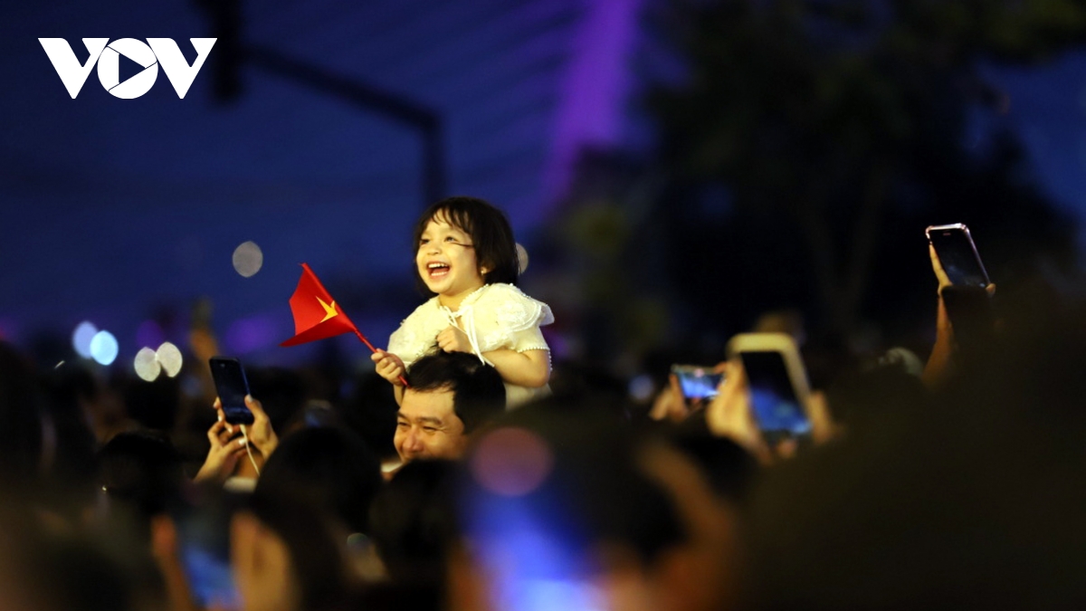 Hàng ngàn người TP.HCM tham gia lễ hội “Sắc màu thành phố Bác”