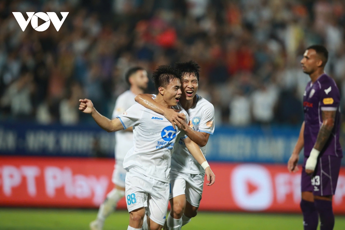 Đội hình tiêu biểu vòng 20 V-League: Nam Định áp đảo, ấn tượng Bùi Tiến Dũng