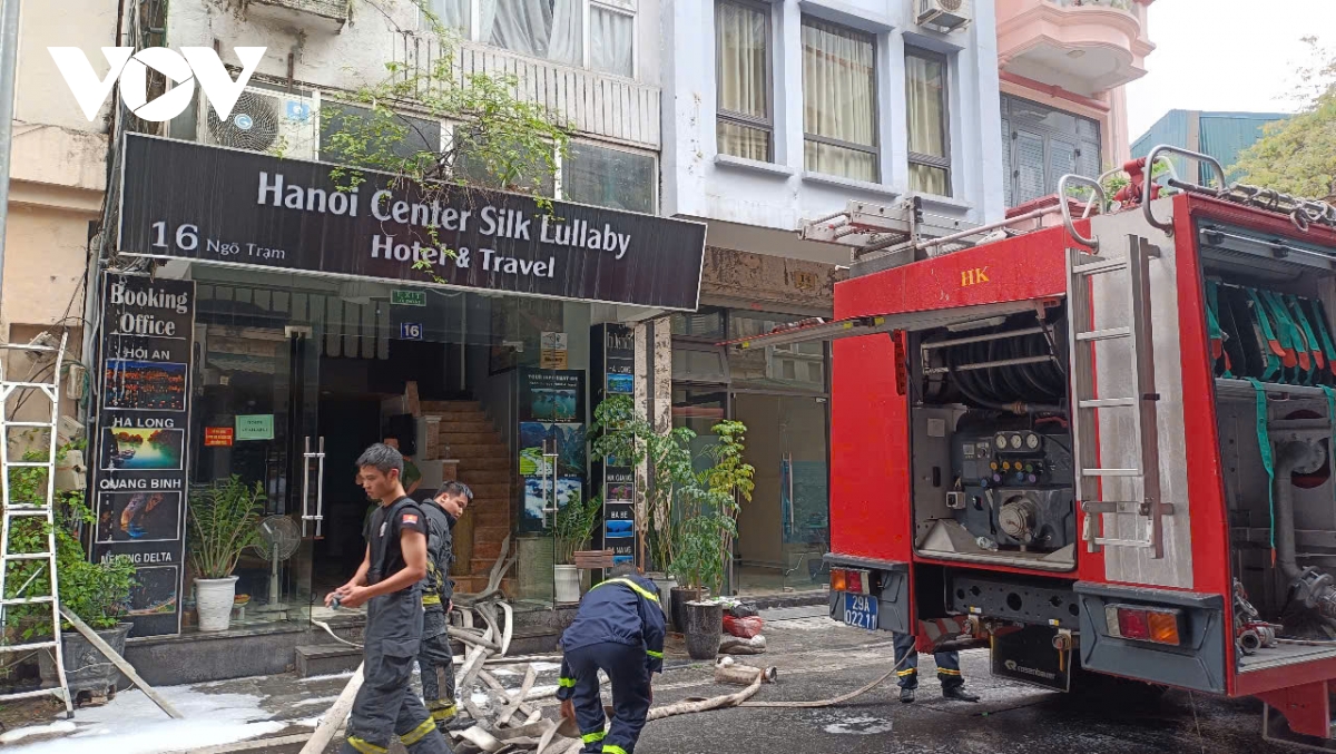 Cháy nhà dân cạnh Trường Tiểu học Thăng Long, nhiều học sinh hoảng sợ