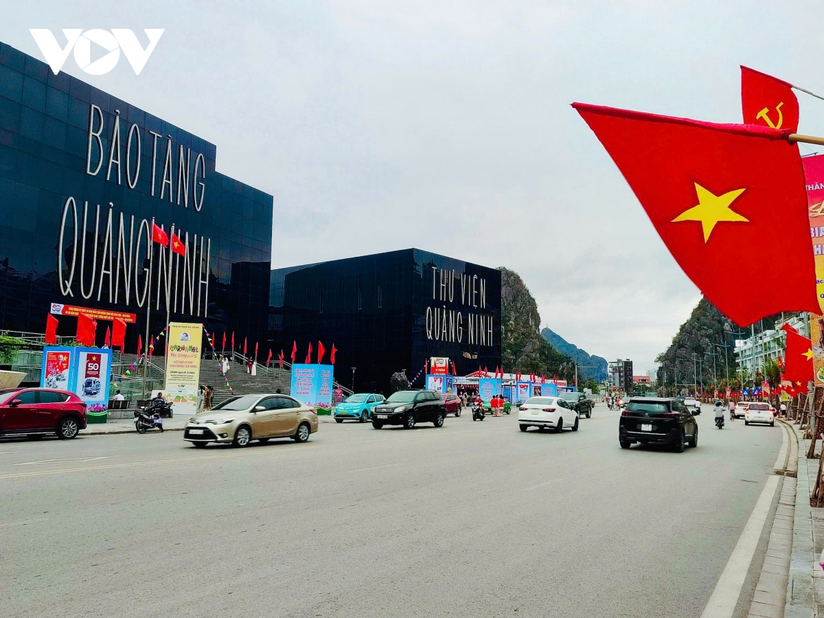 quảng ninh rực rỡ cờ hoa chào mừng 50 năm ngày giải phóng miền nam, thống nhất đất nước hình ảnh 6 quang ninh ruc ro co hoa chao mung 50 nam ngay giai phong mien nam, thong nhat dat nuoc hinh anh 6