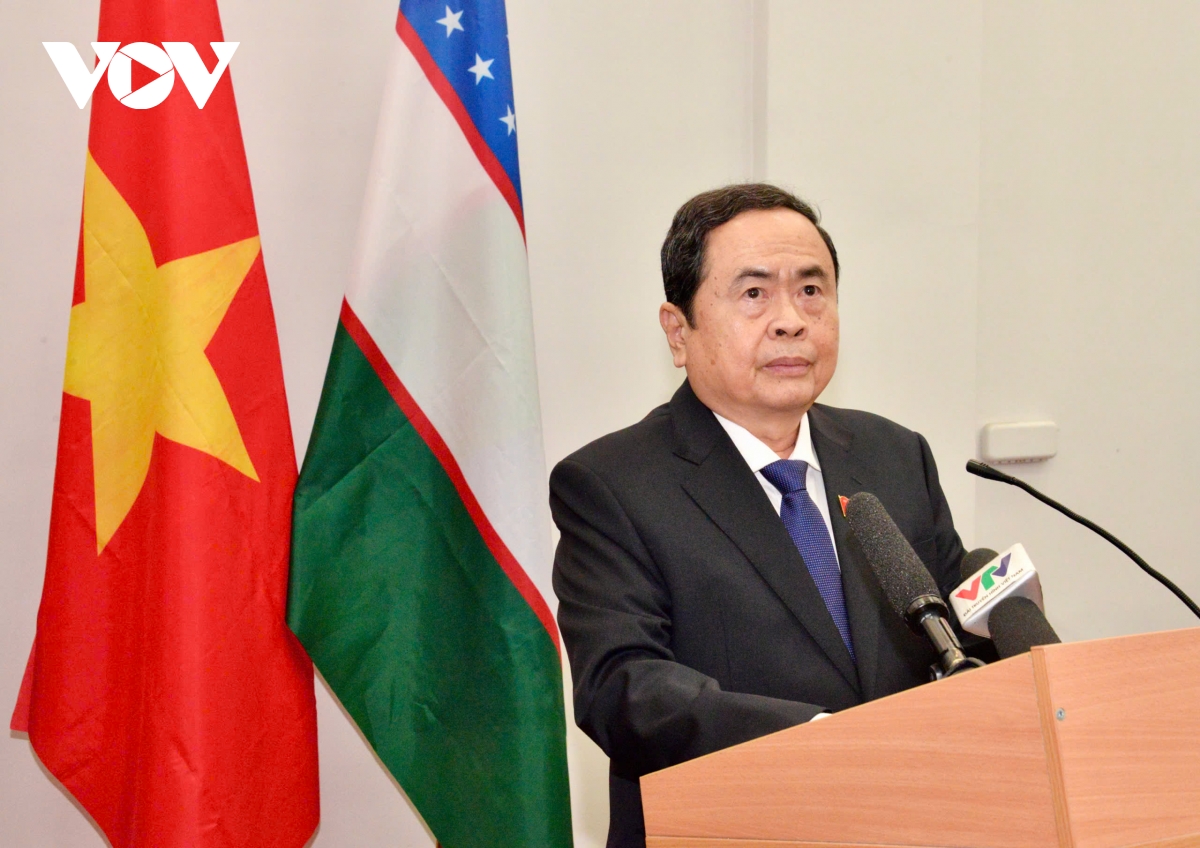 chủ tịch quốc hội và phu nhân thăm Đại học phương Đông tashkent hình ảnh 4 chu tich quoc hoi va phu nhan tham Dai hoc phuong Dong tashkent hinh anh 4