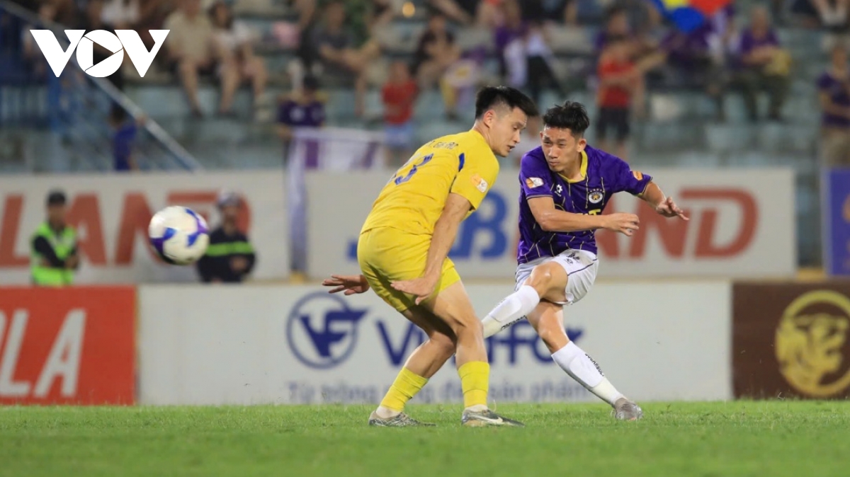 Kết quả vòng 20 V-League 27/4: Thắng nhọc Quảng Nam, Hà Nội FC bám sát Nam Định