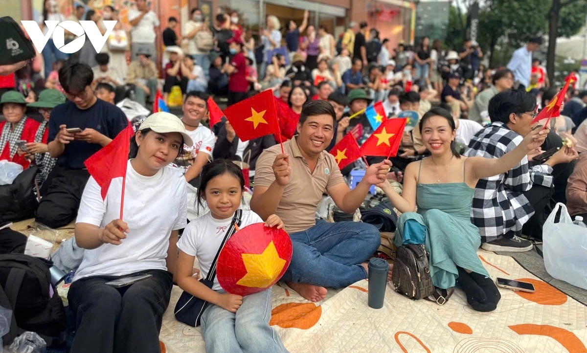 Thousands converge on city centre to watch military parade
