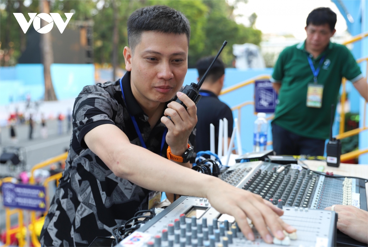 vov truyền tải trực tiếp khí thế hào hùng lễ kỷ niệm 50 năm thống nhất đất nước hình ảnh 3 vov truyen tai truc tiep khi the hao hung le ky niem 50 nam thong nhat dat nuoc hinh anh 3
