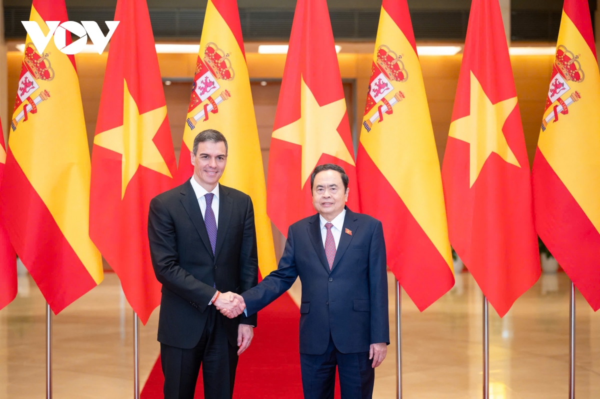 chu tich quoc hoi tran thanh man hoi kien thu tuong tay ban nha pedro sanchez hinh anh 4