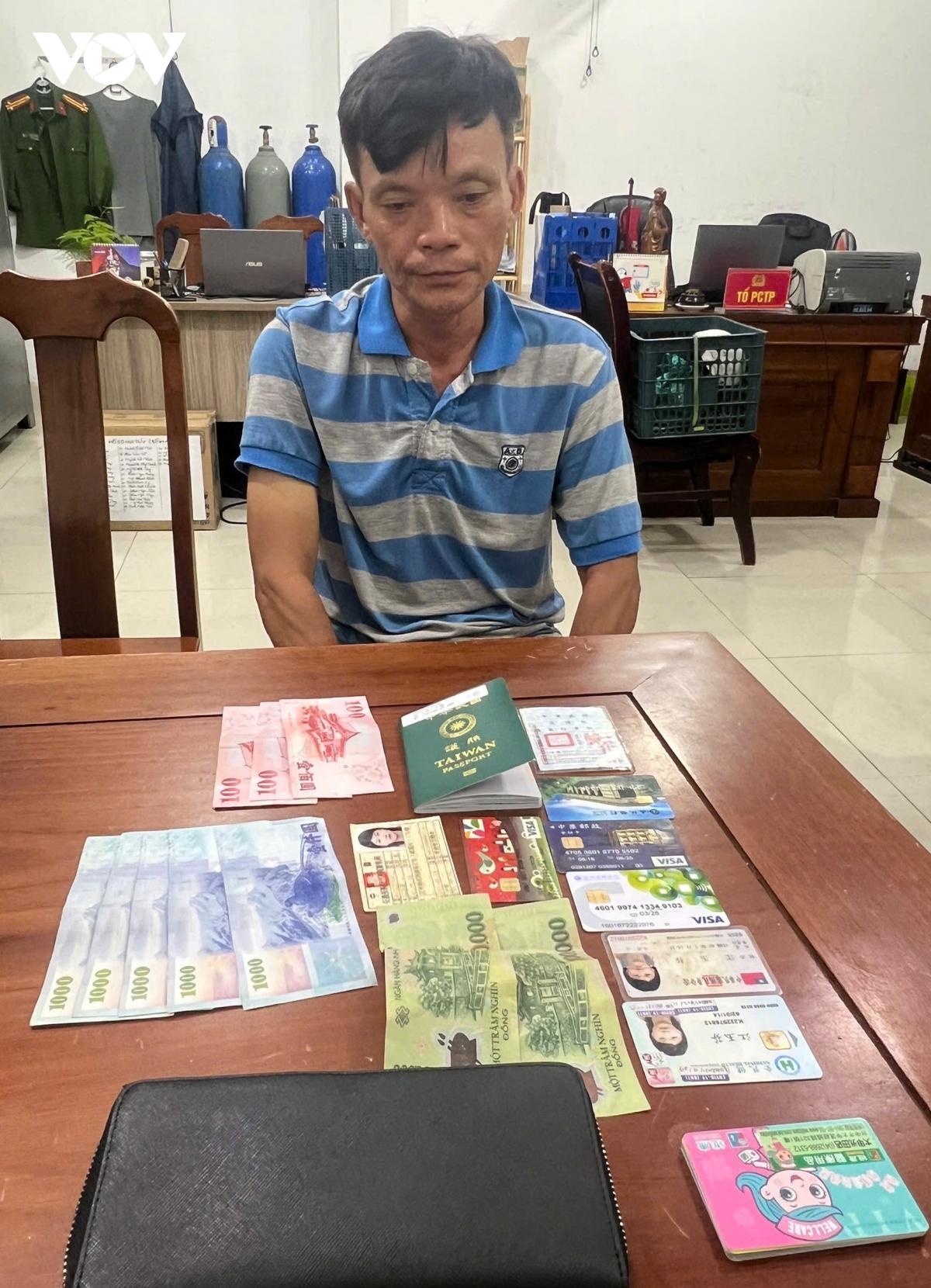 bắt giữ đối tượng trộm cắp tài sản của khách du lịch hình ảnh 1 bat giu doi tuong trom cap tai san cua khach du lich hinh anh 1