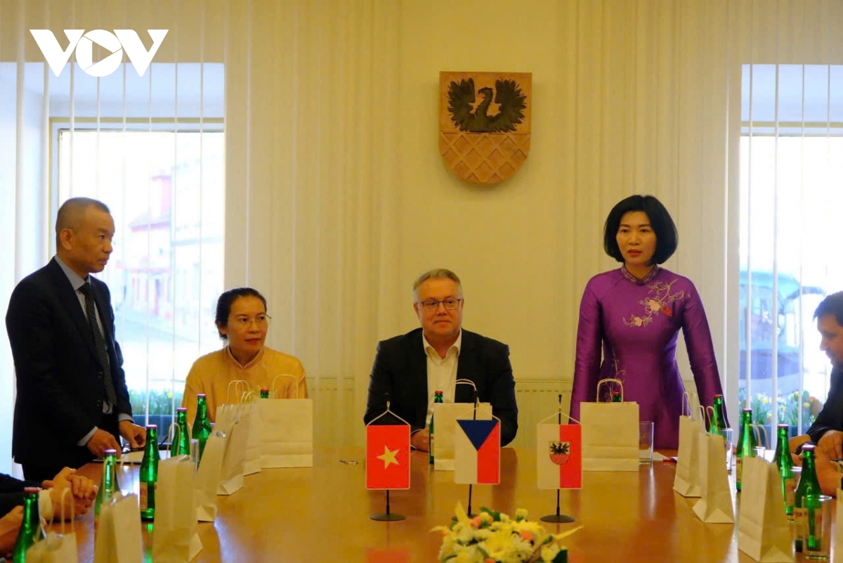 Đoàn công tác tp hà nội thăm và làm việc tại cộng hòa séc hình ảnh 2 Doan cong tac tp ha noi tham va lam viec tai cong hoa sec hinh anh 2