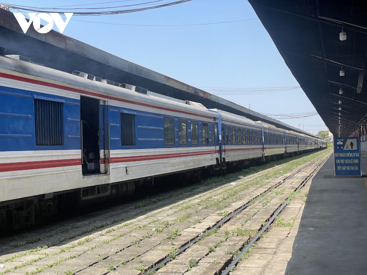 Đường sắt đã bán 40.000 vé tàu dịp lễ 30/4, giá vé tăng 2 - 4%