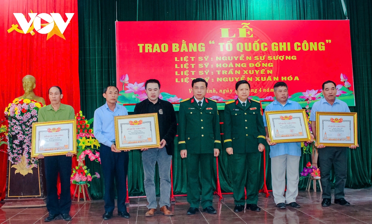 trao bằng tổ quốc ghi công 4 liệt sĩ ở quảng trị hình ảnh 1 trao bang to quoc ghi cong 4 liet si o quang tri hinh anh 1