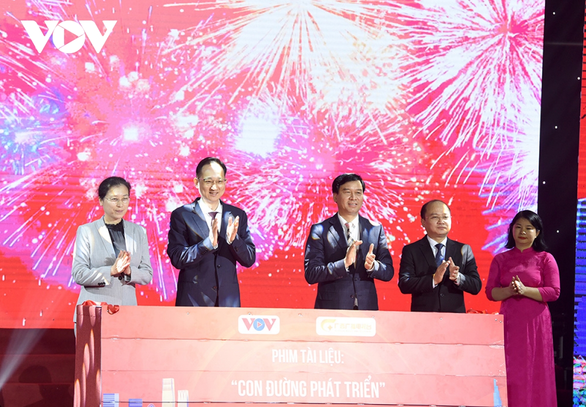 ra mắt bộ phim tài liệu con đường phát triển do vov và Đài pt-th quảng tây sản xuất hình ảnh 7 ra mat bo phim tai lieu con duong phat trien do vov va Dai pt-th quang tay san xuat hinh anh 7