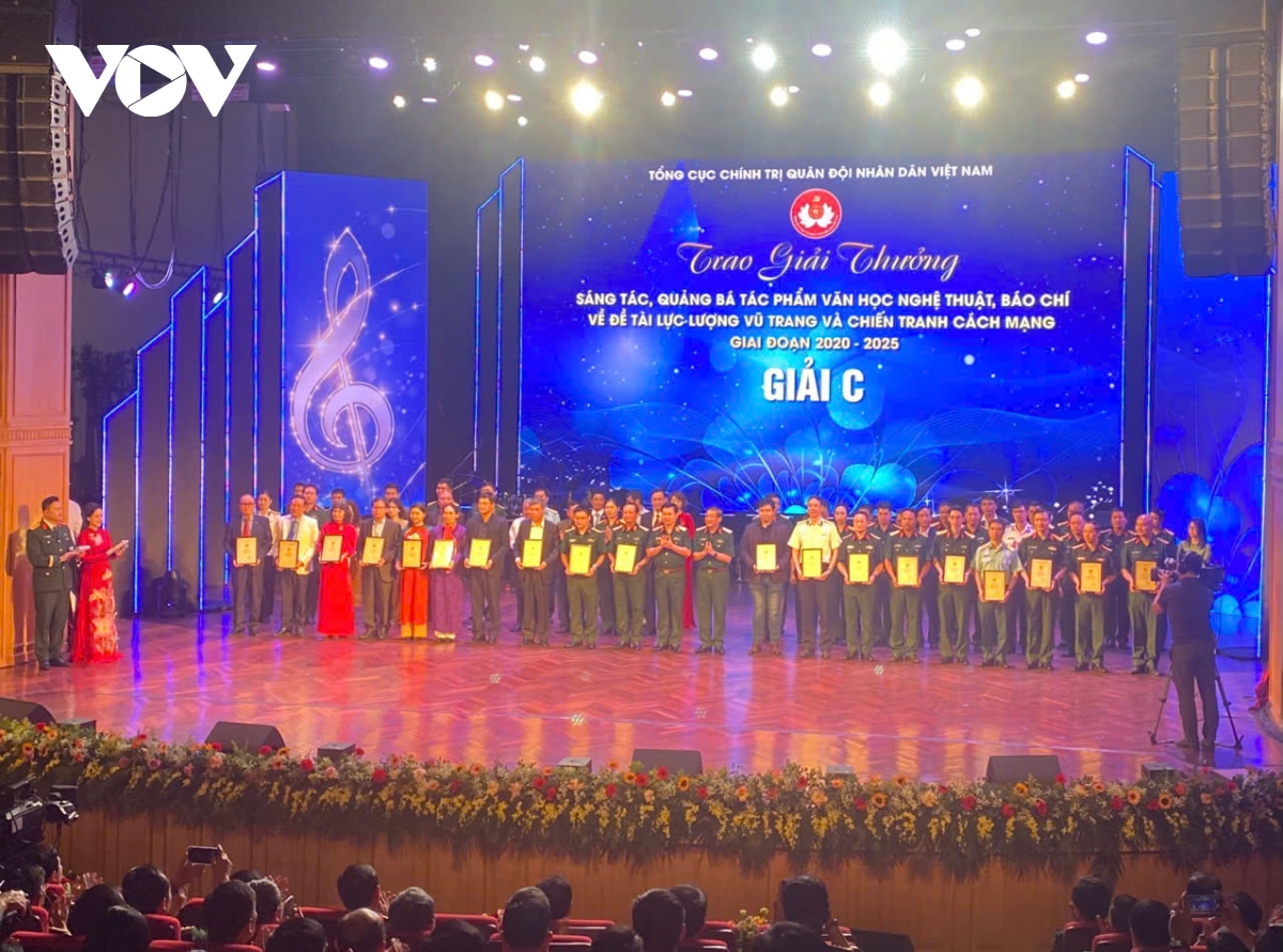 vov dat giai a bao chi ve de tai luc luong vu trang hinh anh 3